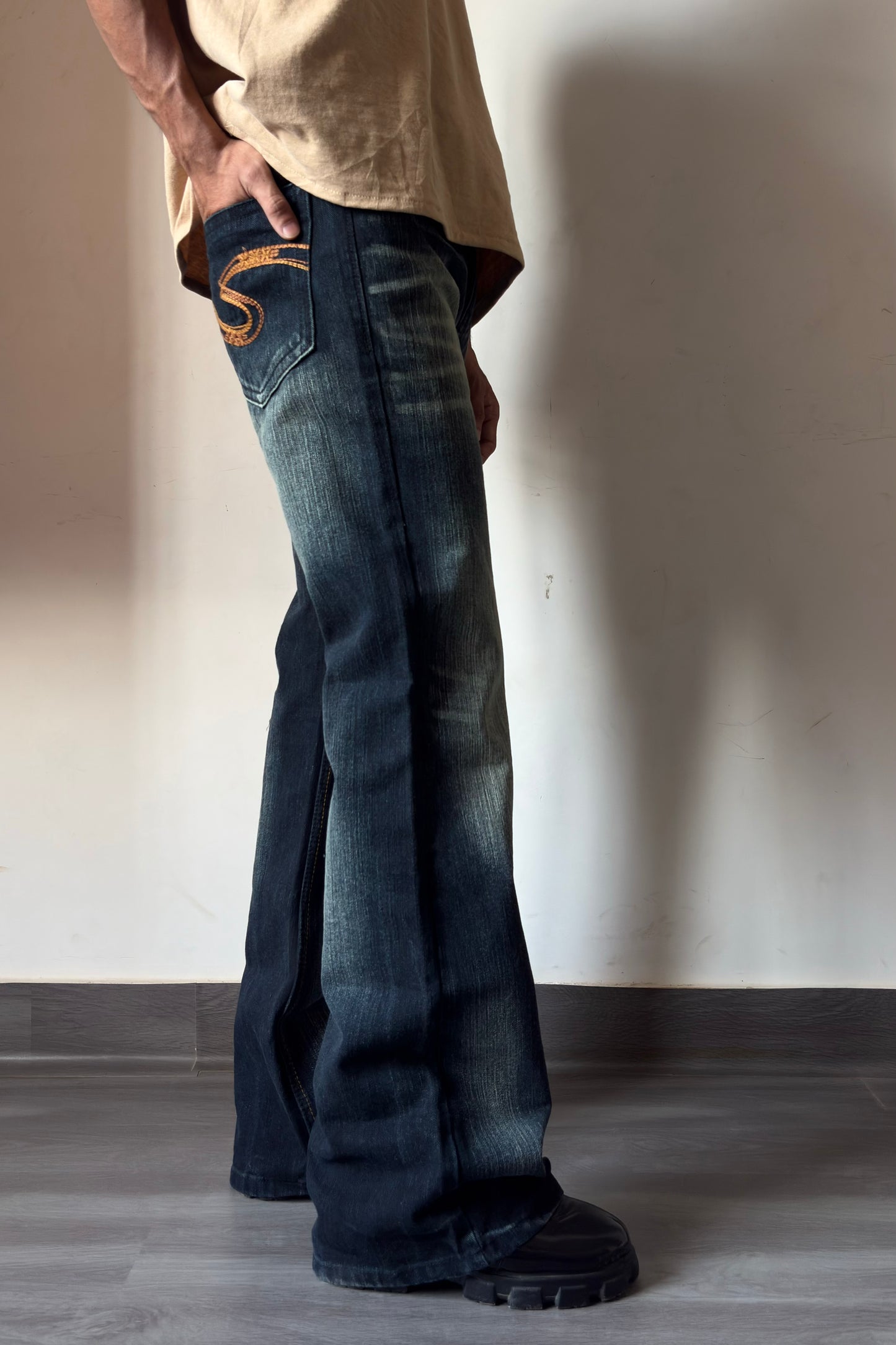 Whisker Fade Cross Slub Bootcut Denim