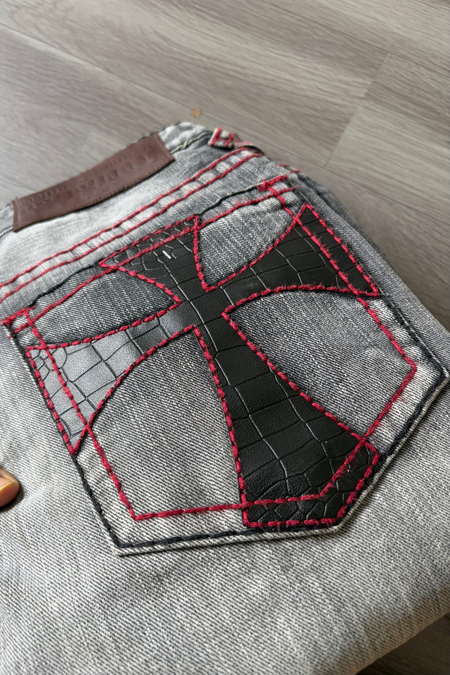 Alligator Cross Cream Fade Relaxed Bootcut